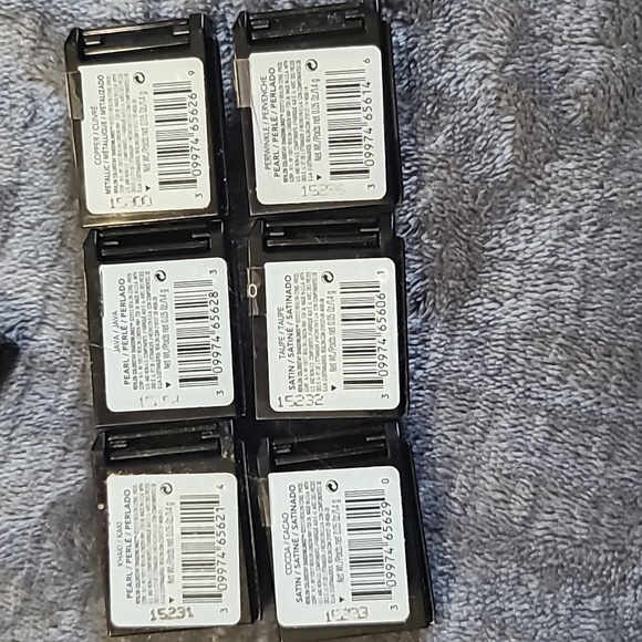 Eye shadow - Picture 2 of 3